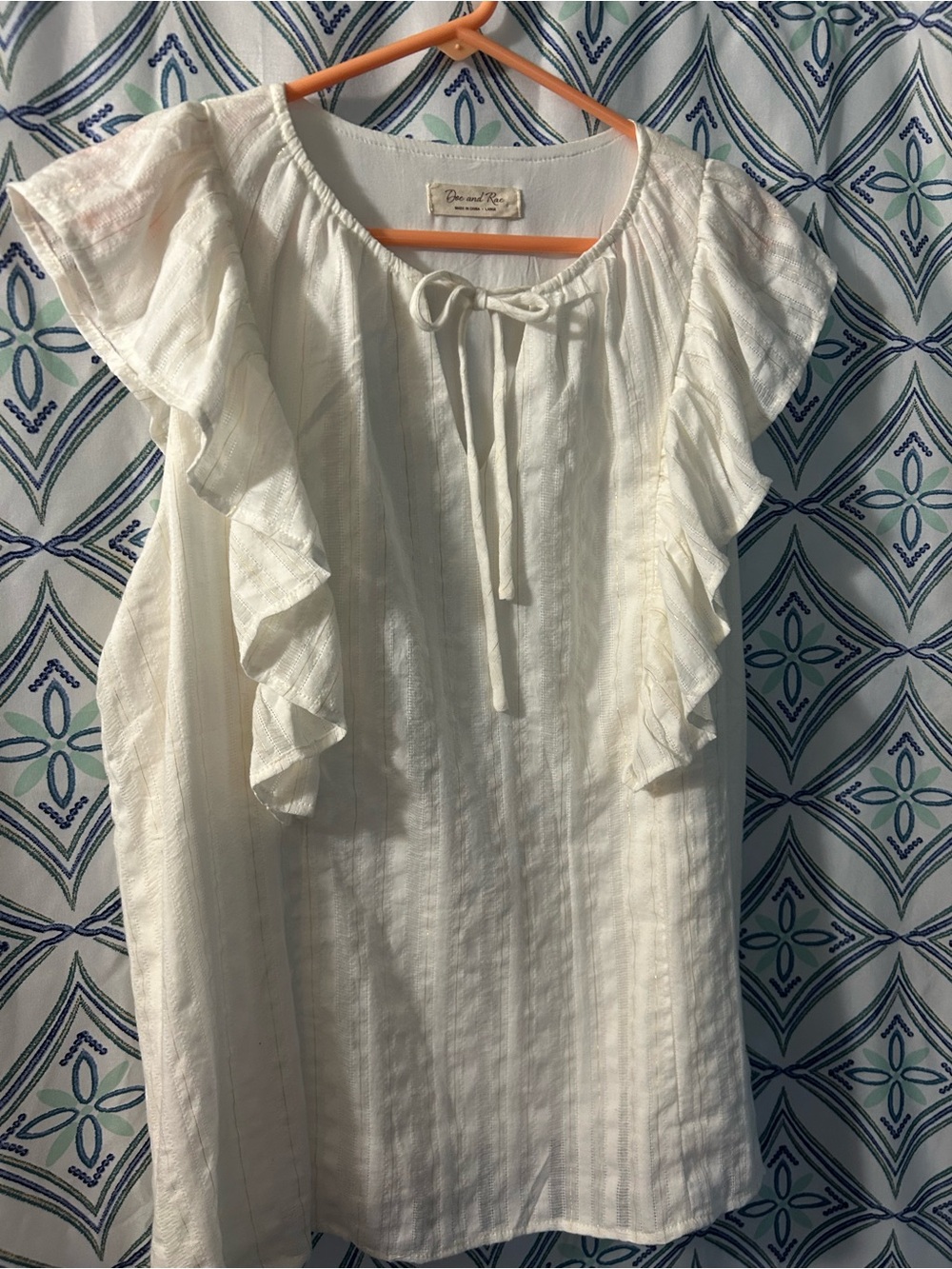 EUC DOE & RAE Ruffle Tie-Neck Blouse, Flutter Sleeves, Tie Neck & Very Feminine